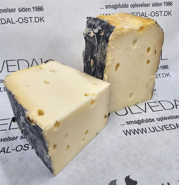 Ulvedal Gammelost 45+ 1/4 ost ca 2 KG